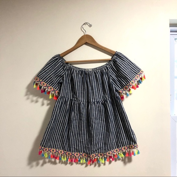 Entro Off the Shoulder Tassel Top - Picture 2 of 7